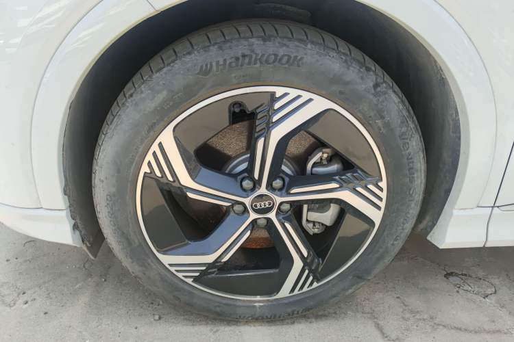 Used Audi Q4 e-tron 2024 40 e-tron Boundary Edition Left Front Wheel Hub