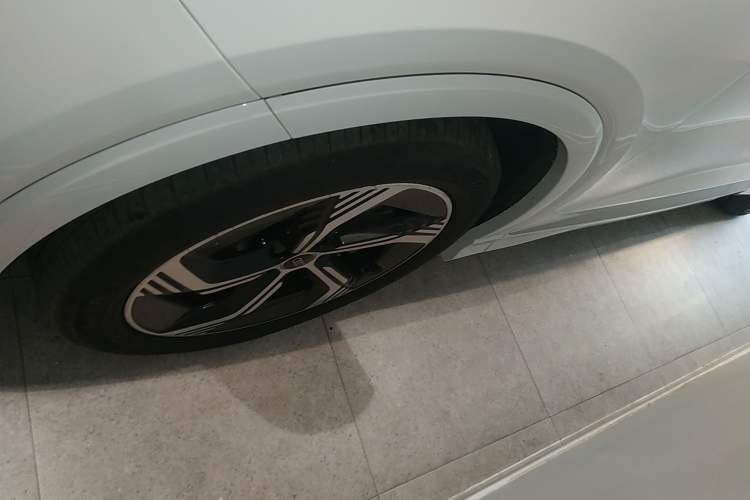 Used Audi Q4 e-tron 2024 40 e-tron Boundary Edition Left Front Wheel Hub
