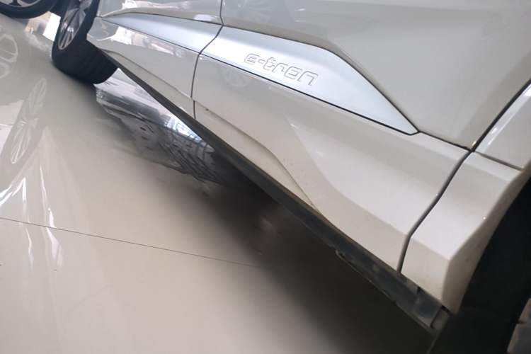 Used Audi Q4 e-tron 2024 40 e-tron Adventure Edition Left Side Sill