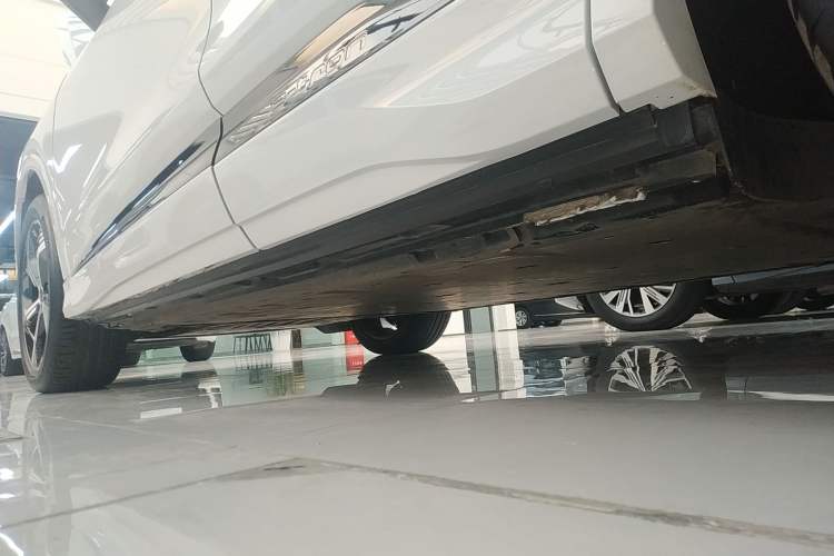 Used Audi Q4 e-tron 2024 50 e-tron quattro Creation Edition Midnight Left Side Sill