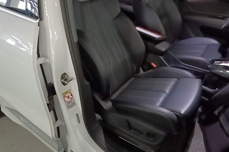 Used Audi Q4 e-tron 2024 40 e-tron Boundary Edition Right Front Seat