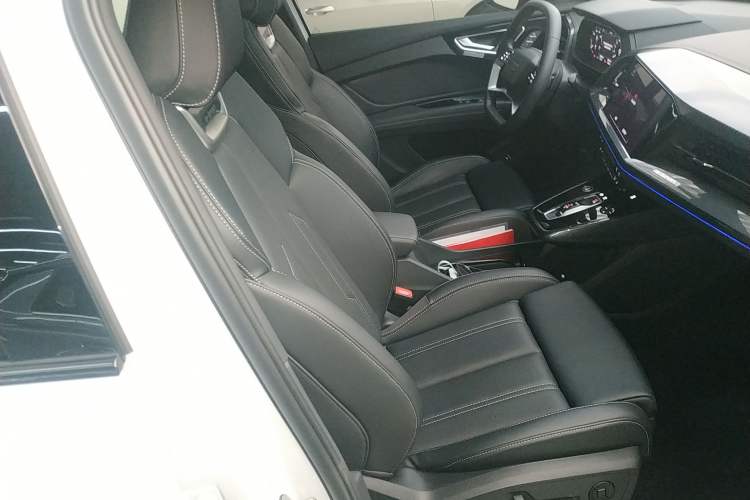 Used Audi Q4 e-tron 2024 50 e-tron quattro Creation Edition Midnight Right Front Seat