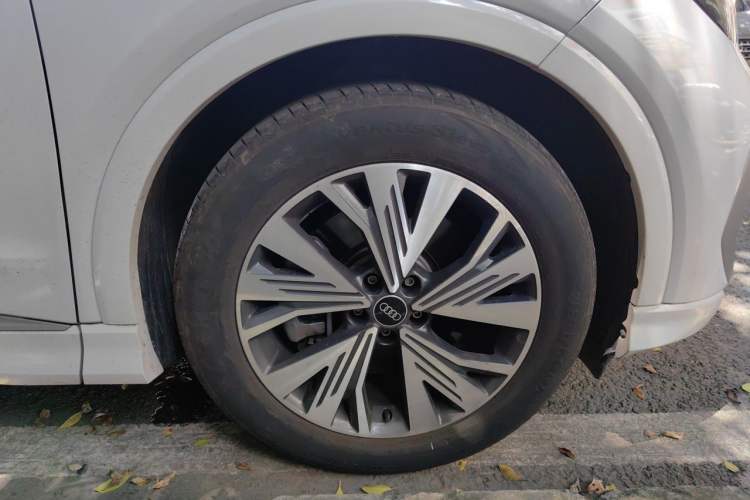 Used Audi Q4 e-tron 2024 40 e-tron Adventure Edition Right Front Wheel Hub