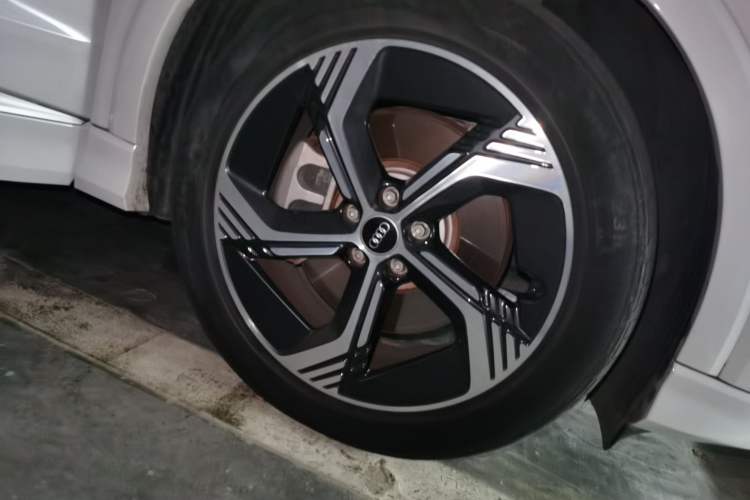 Used Audi Q4 e-tron 2024 40 e-tron Boundary Edition Right Front Wheel Hub