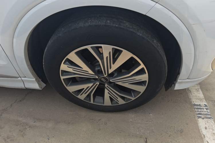 Used Audi Q4 e-tron 2024 40 e-tron Adventure Edition Right Front Wheel Hub