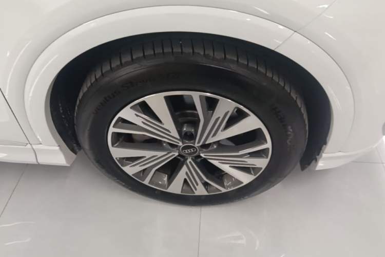 Used Audi Q4 e-tron 2024 40 e-tron Adventure Edition Right Front Wheel Hub