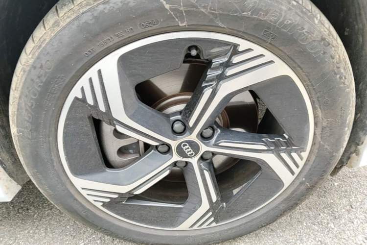 Used Audi Q4 e-tron 2024 50 e-tron quattro Creation Edition Midnight Right Front Wheel Hub