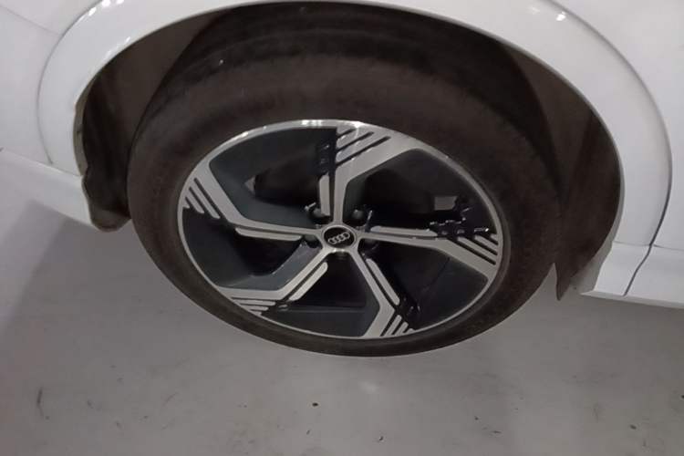 Used Audi Q4 e-tron 2024 40 e-tron Boundary Edition Right Rear Wheel Hub