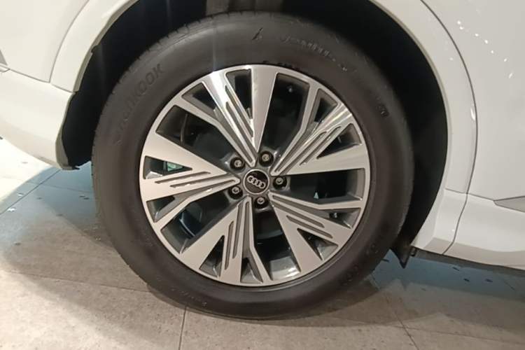 Used Audi Q4 e-tron 2024 40 e-tron Adventure Edition Right Rear Wheel Hub