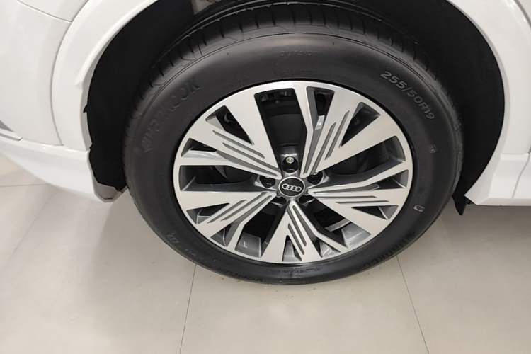 Used Audi Q4 e-tron 2024 40 e-tron Adventure Edition Right Rear Wheel Hub