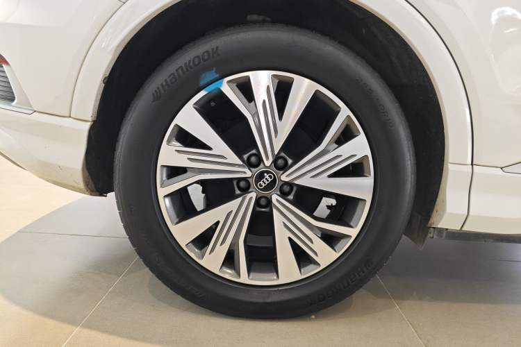 Used Audi Q4 e-tron 2024 40 e-tron Adventure Edition Right Rear Wheel Hub