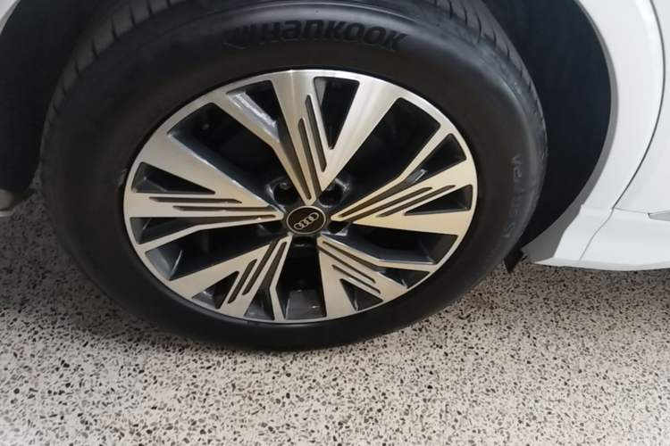 Used Audi Q4 e-tron 2024 40 e-tron Adventure Edition Right Rear Wheel Hub