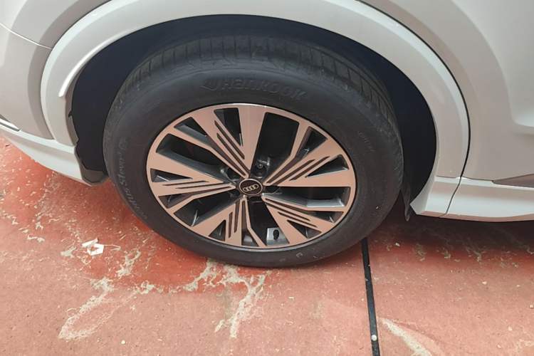 Used Audi Q4 e-tron 2024 40 e-tron Adventure Edition Right Rear Wheel Hub