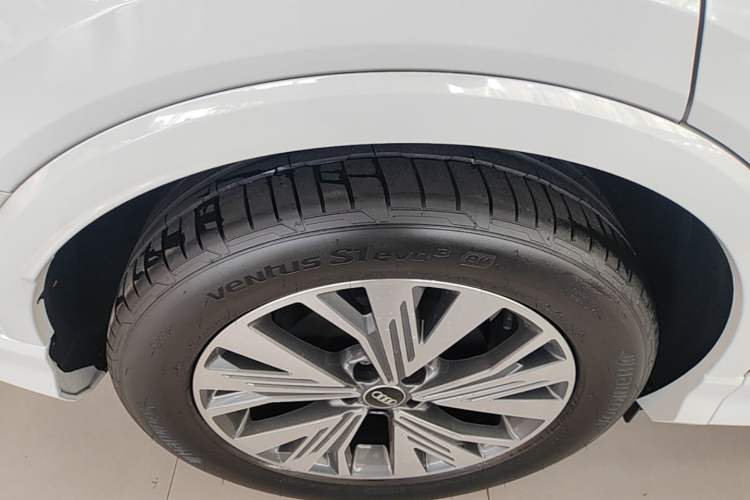 Used Audi Q4 e-tron 2024 40 e-tron Adventure Edition Right Rear Wheel Hub
