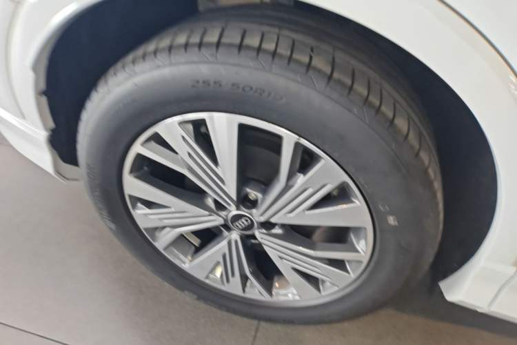 Used Audi Q4 e-tron 2024 40 e-tron Adventure Edition Right Rear Wheel Hub