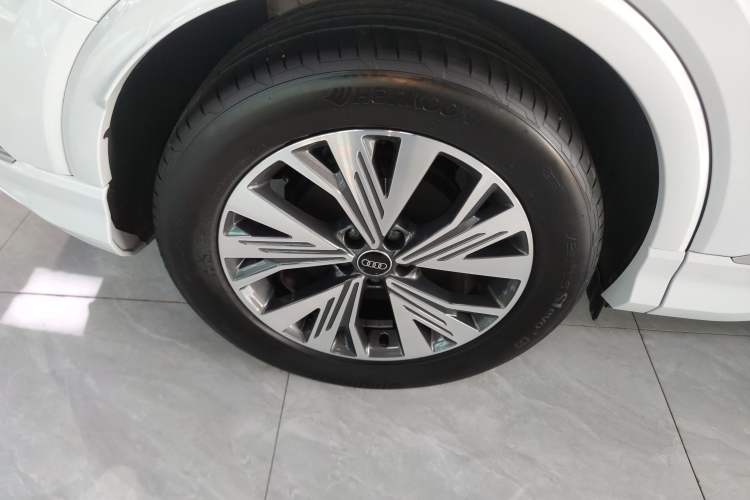 Used Audi Q4 e-tron 2024 40 e-tron Adventure Edition Right Rear Wheel Hub
