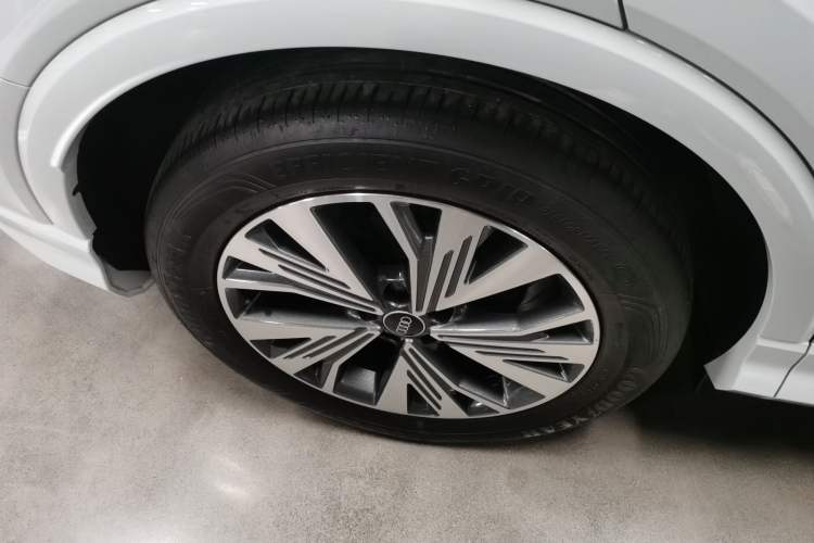 Used Audi Q4 e-tron 2024 40 e-tron Adventure Edition Right Rear Wheel Hub