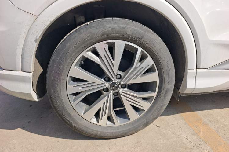 Used Audi Q4 e-tron 2024 40 e-tron Adventure Edition Right Rear Wheel Hub
