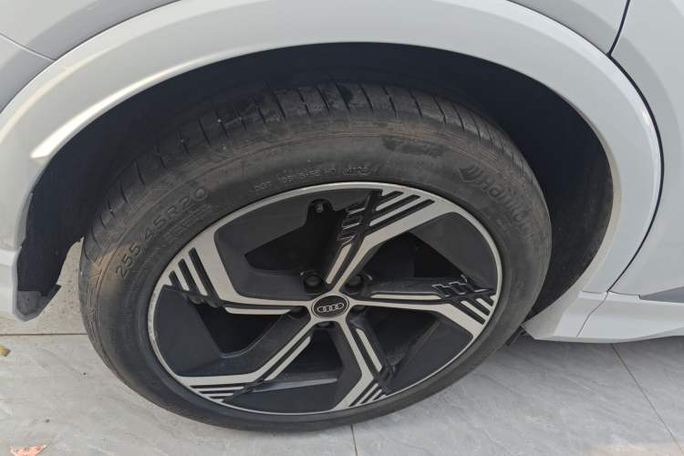 Used Audi Q4 e-tron 2024 40 e-tron Adventure Edition Right Rear Wheel Hub