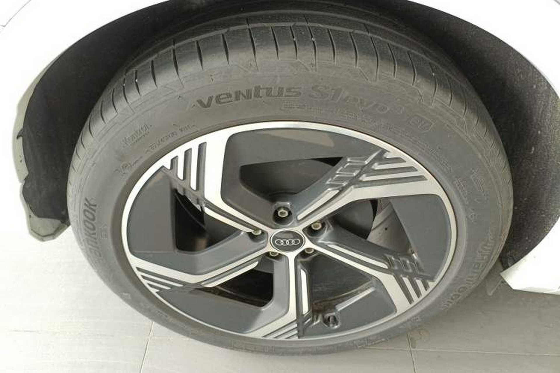 Used Audi Q4 e-tron 2024 50 e-tron quattro Creation Edition Midnight Right Rear Wheel Hub