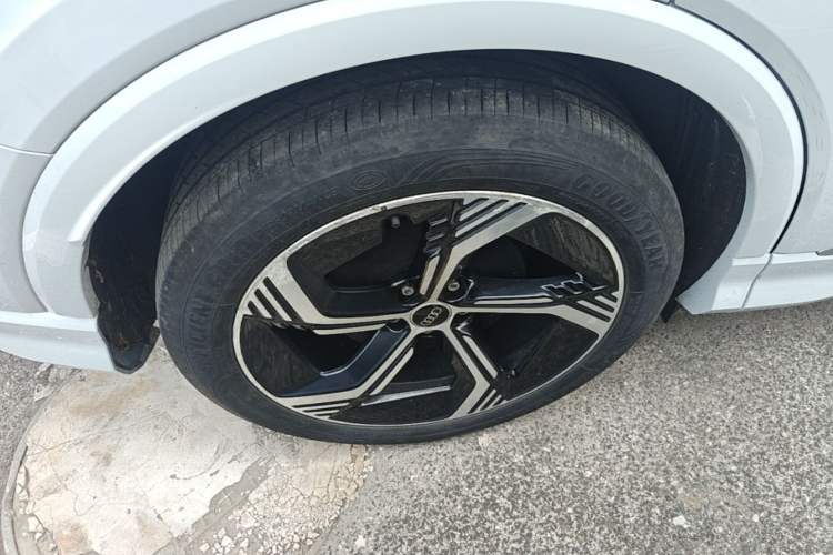 Used Audi Q4 e-tron 2024 40 e-tron Boundary Edition Right Rear Wheel Hub