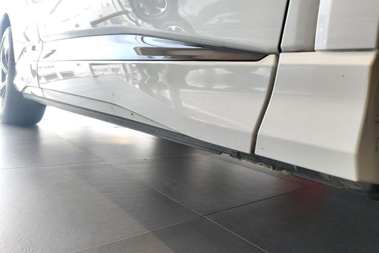 Used Audi Q4 e-tron 2024 50 e-tron quattro Creation Edition Midnight Right Side Sill