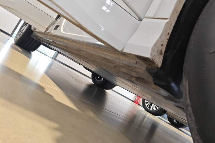 Used Audi Q4 e-tron 2024 40 e-tron Adventure Edition Right Side Sill