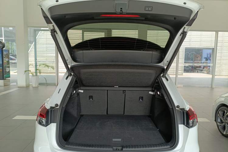 Used Audi Q4 e-tron 2024 50 e-tron quattro Creation Edition Midnight Trunk