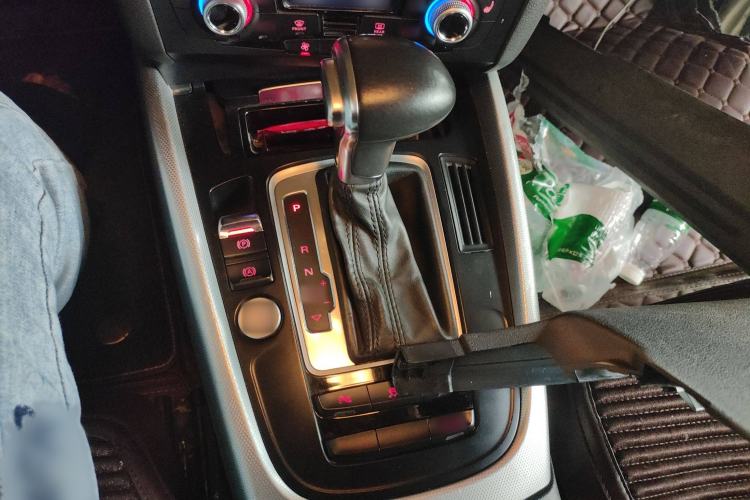 Used Audi Q5 2017 Plus 40 TFSI Technology Model Gear Lever