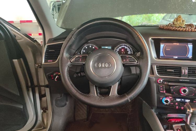Used Audi Q5 2017 Plus 40 TFSI Technology Model Steering Wheel