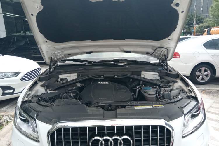 Used Audi Q5 2016 40 TFSI Technology Edition Engine Bay