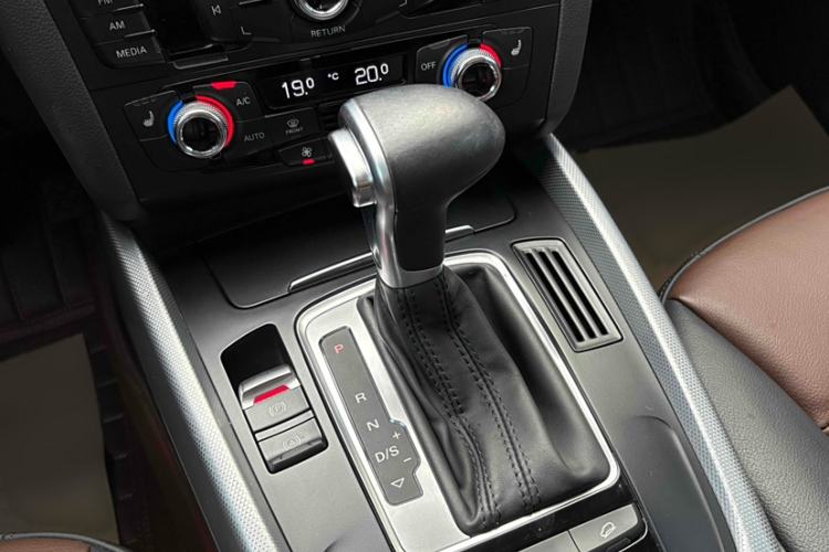 Used Audi Q5 2016 40 TFSI Technology Edition Interior 10