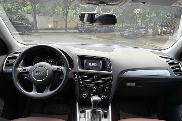 Used Audi Q5 2016 40 TFSI Technology Edition Interior 4
