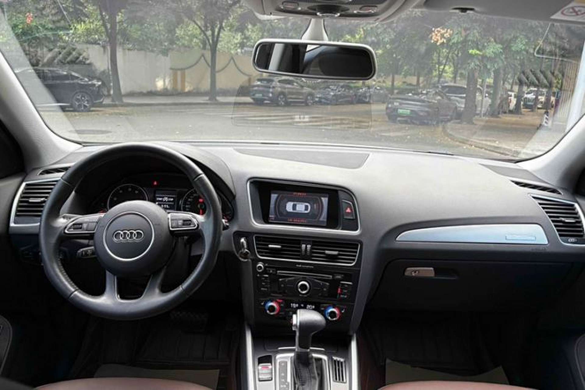 Used Audi Q5 2016 40 TFSI Technology Edition Interior 4