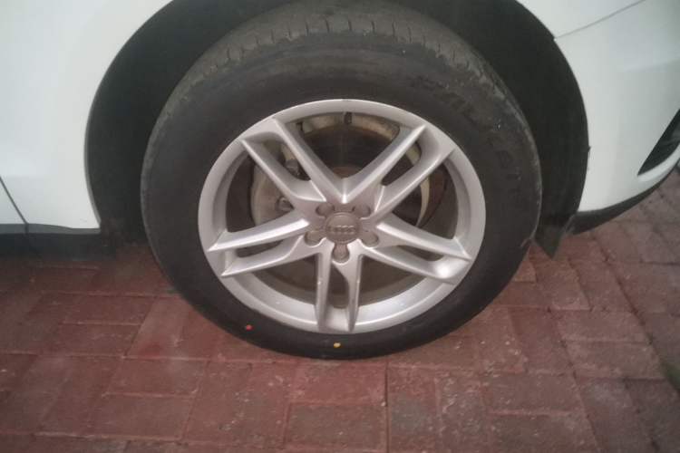Used Audi Q5 2017 40 TFSI Technology Edition Right Front Wheel Hub