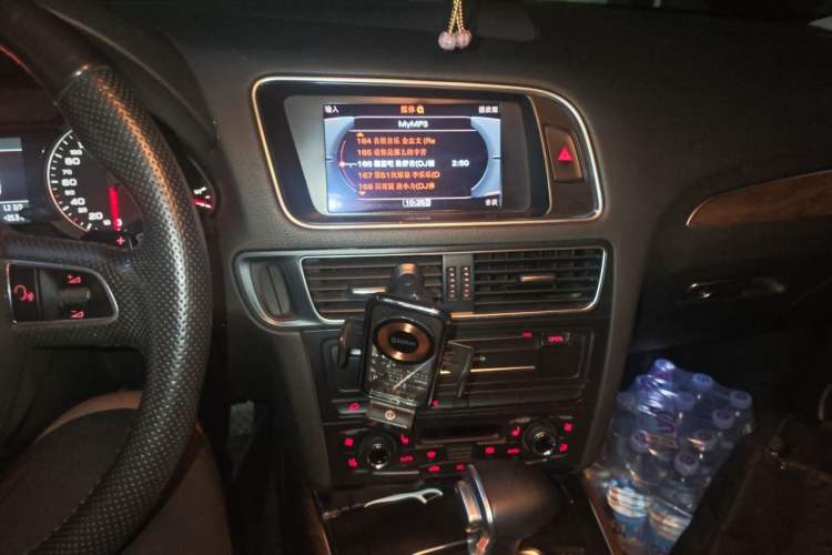 Used Audi Q5 2010 3.2 FSI Sport Edition Audio And AC Panel