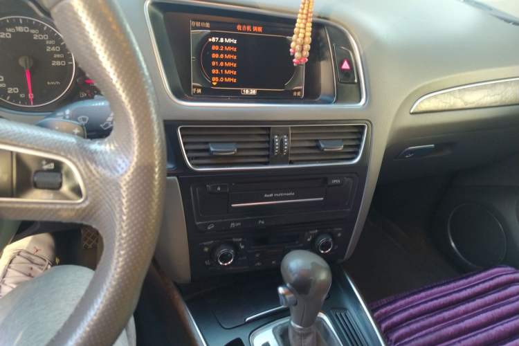 Used Audi Q5 2010 3.2 FSI Sport Edition Audio And AC Panel