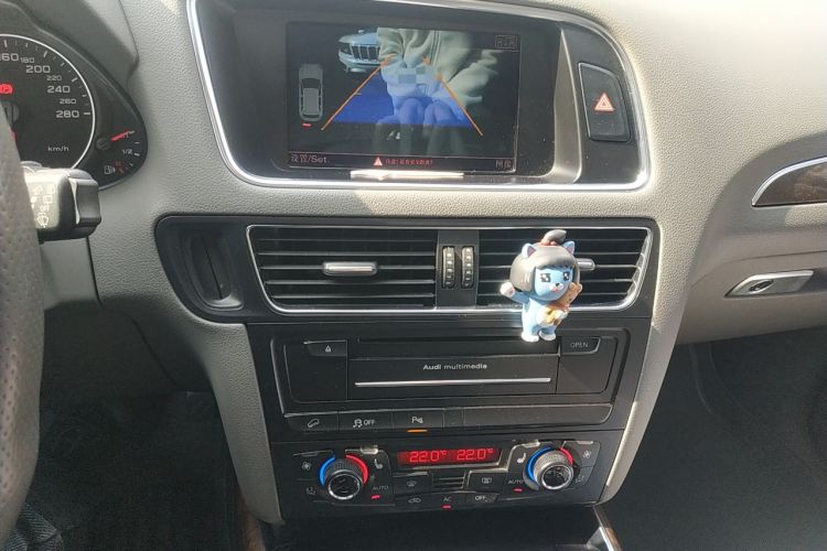 Used Audi Q5 2010 3.2 FSI Sport Edition Audio And AC Panel