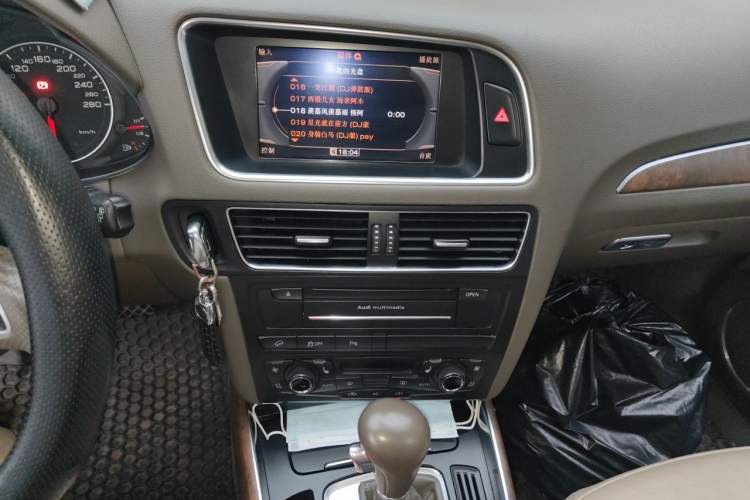 Used Audi Q5 2010 3.2 FSI Sport Edition Audio And AC Panel