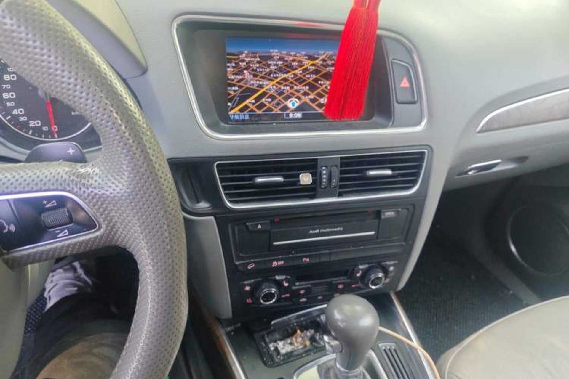 Used Audi Q5 2010 3.2 FSI Sport Edition Audio And AC Panel