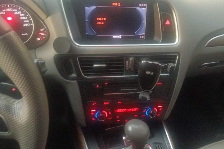 Used Audi Q5 2010 3.2 FSI Sport Edition Audio And AC Panel