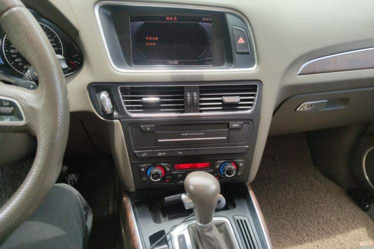 Used Audi Q5 2010 3.2 FSI Sport Edition Audio And AC Panel