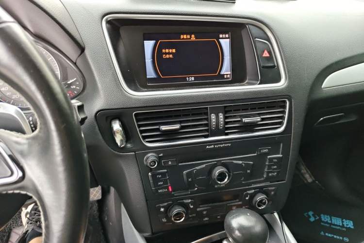 Used Audi Q5 2010 2.0TFSI Off-Road Version Audio And AC Panel