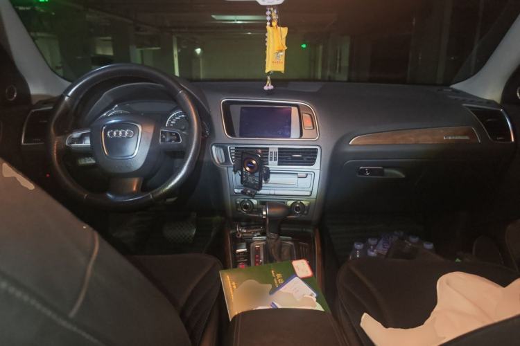 Used Audi Q5 2010 3.2 FSI Sport Edition Center Console
