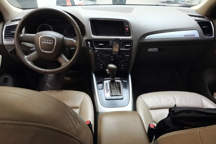 Used Audi Q5 2010 2.0TFSI Technology Edition Center Console