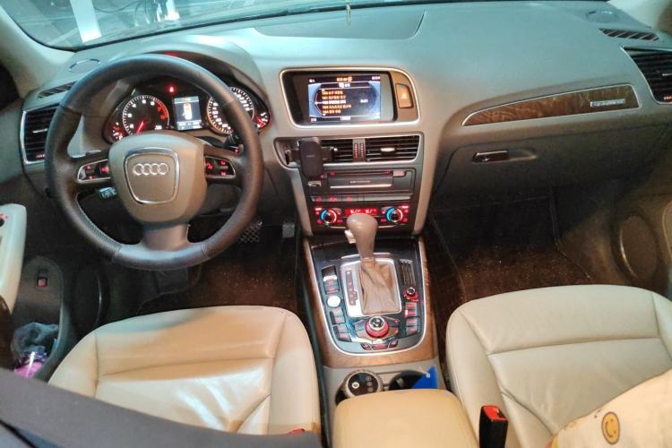Used Audi Q5 2010 3.2 FSI Sport Edition Center Console