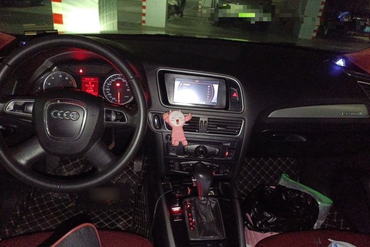 Used Audi Q5 2010 2.0TFSI Sport Edition Center Console