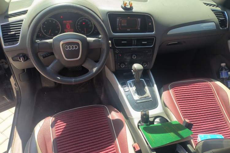 Used Audi Q5 2010 2.0TFSI Technology Edition Center Console