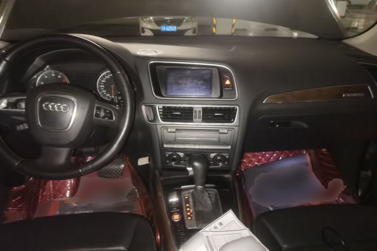 Used Audi Q5 2010 3.2 FSI Sport Edition Center Console