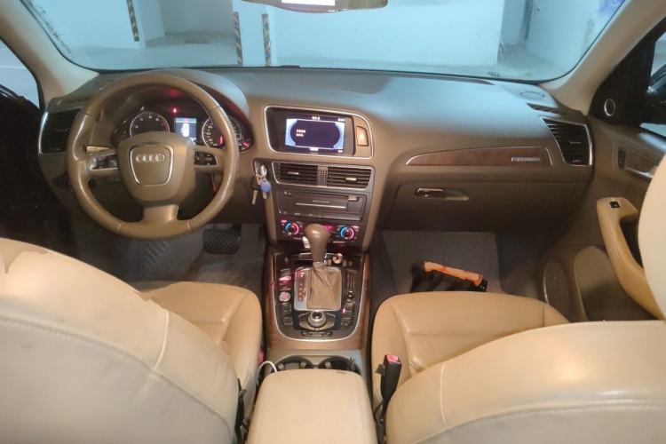 Used Audi Q5 2010 3.2 FSI Sport Edition Center Console